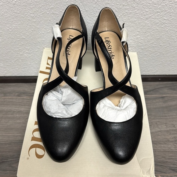 LifeStride Tracy Strappy Pump (WIDE) - Picture 7 of 10